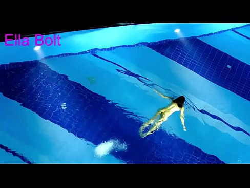 ❤️ म हेर्न रोक्न सक्दिन, जवान गोरा ELLA BOLT रिसोर्ट पूलमा नग्न पौडी खेल्दै समातियो हामीलाई % ne.quizfarmature.ru% ❌
